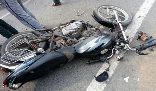 Dungarpur: गड्ढे में बाइक उछलने से पीछे बैठी महिला नीचे गिरी, मौत   